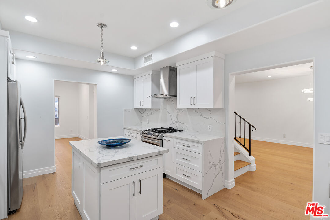 851 N San Vicente Blvd Unit: 117