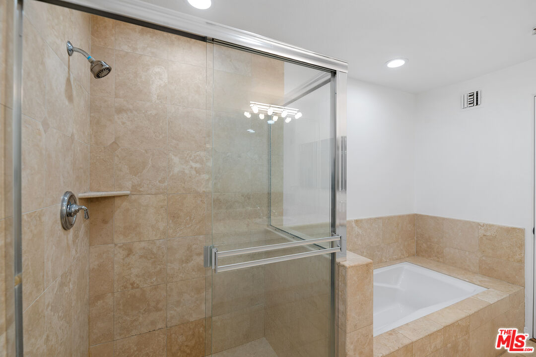 851 N San Vicente Blvd Unit: 117