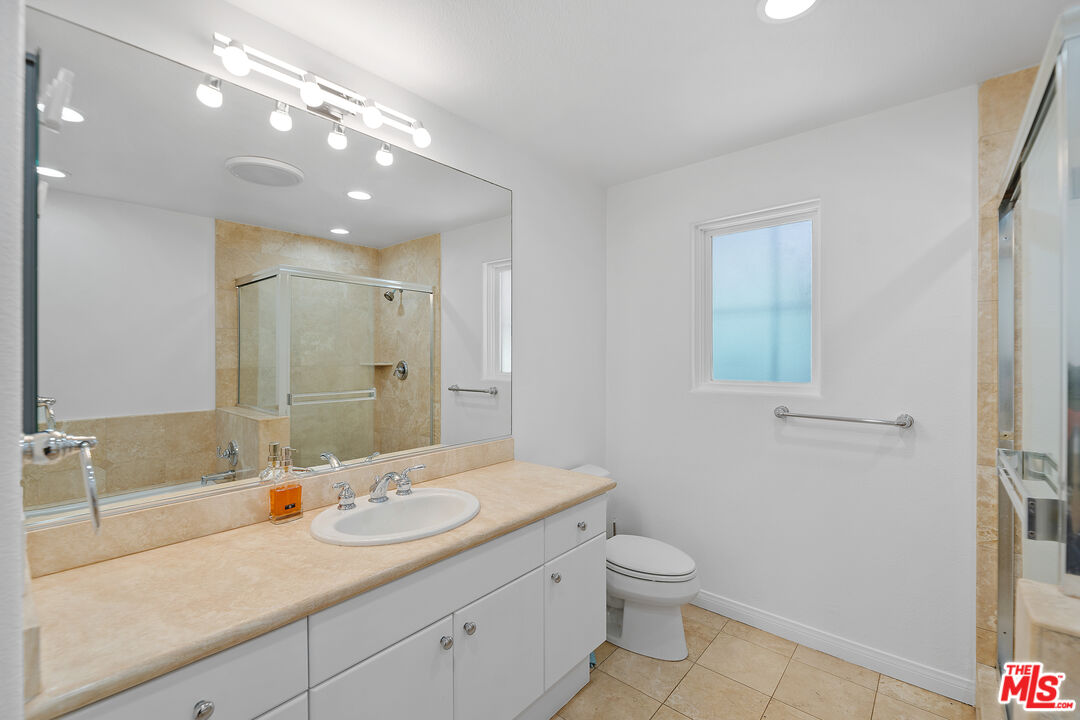 851 N San Vicente Blvd Unit: 117