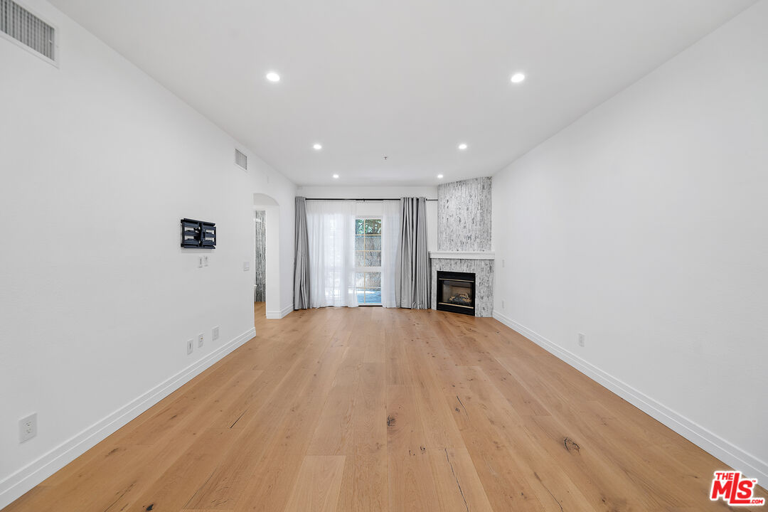 851 N San Vicente Blvd Unit: 117