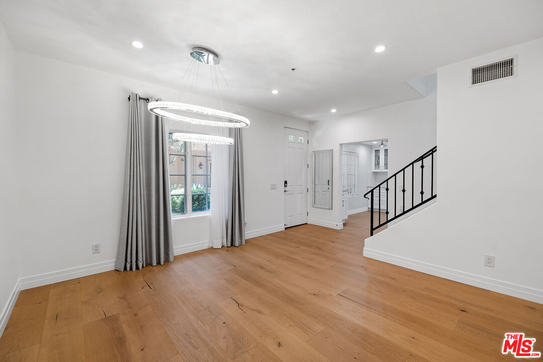 851 N San Vicente Blvd Unit: 117