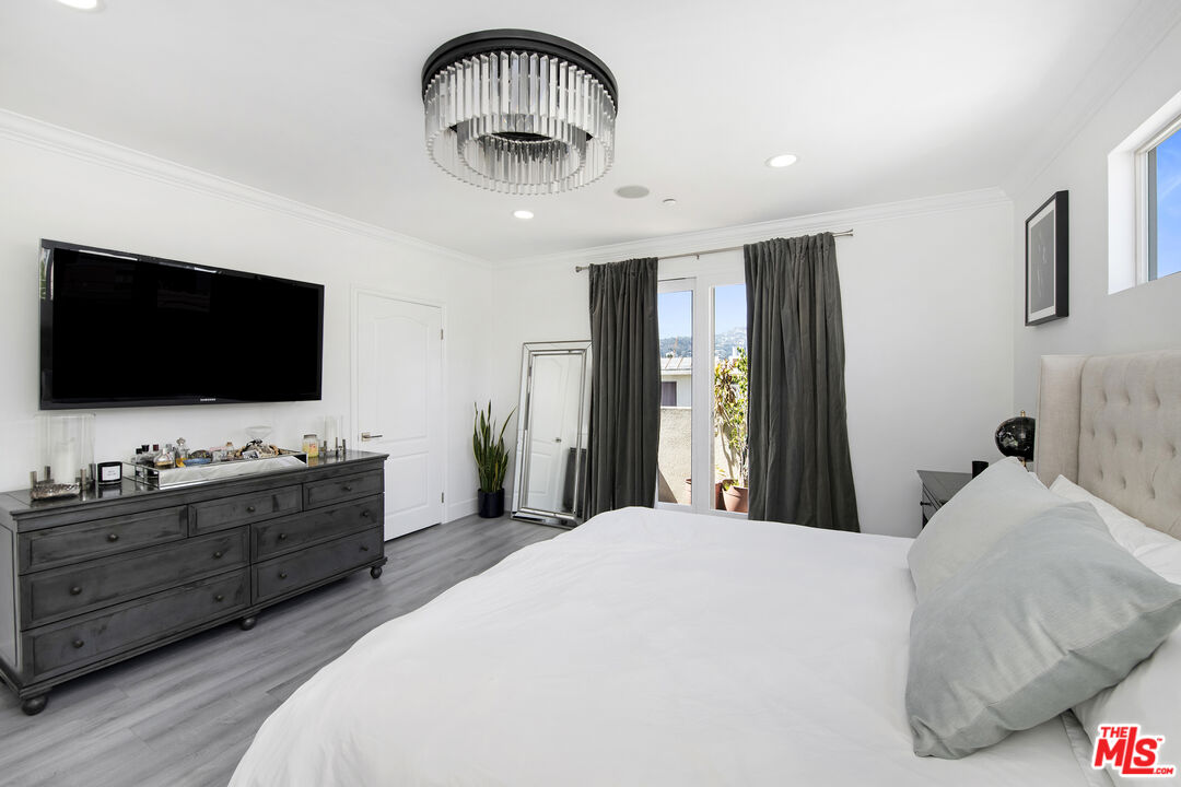 122 N Clark Dr Unit: 404
