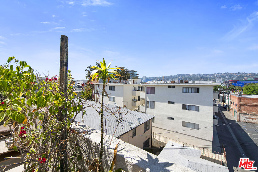 122 N Clark Dr Unit: 404