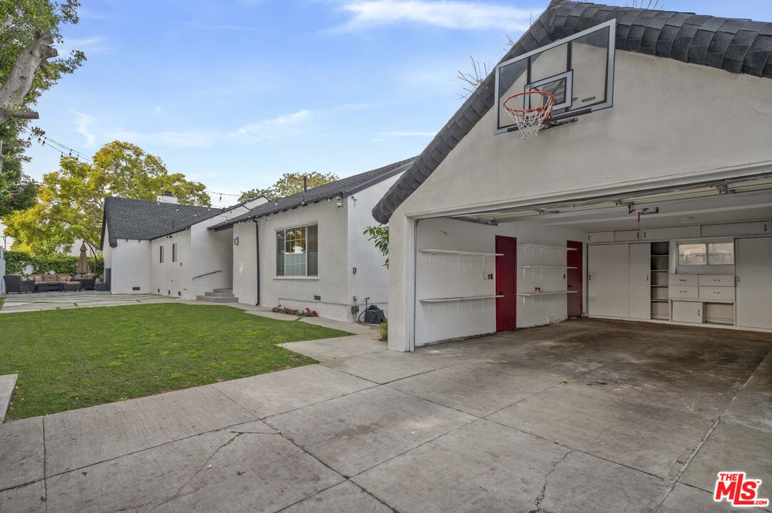 2148 KELTON AVE