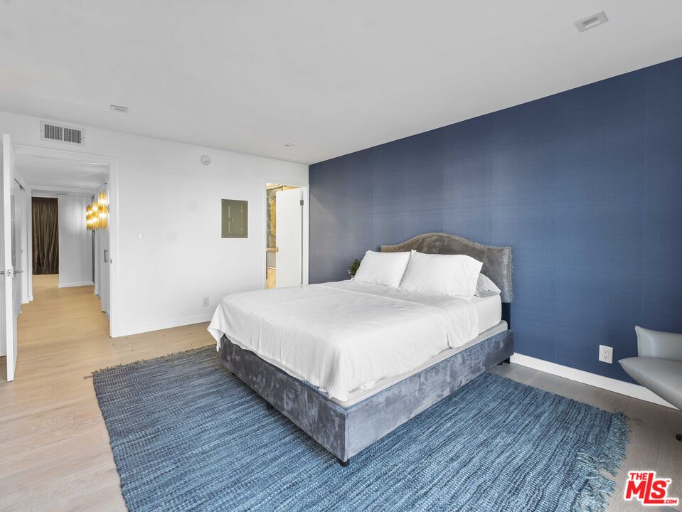 429 N OAKHURST DR Unit: 201