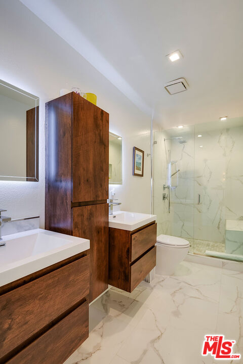 429 N OAKHURST DR Unit: 201