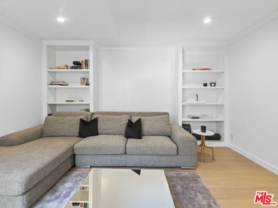 429 N OAKHURST DR Unit: 201