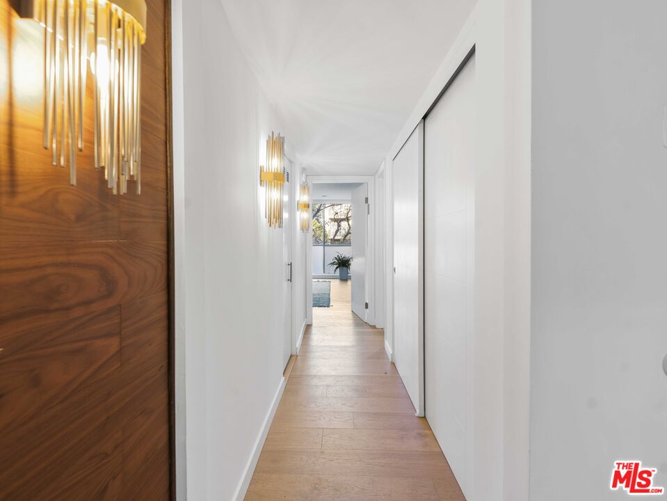 429 N OAKHURST DR Unit: 201