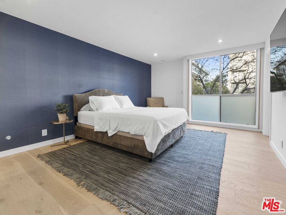 429 N OAKHURST DR Unit: 201