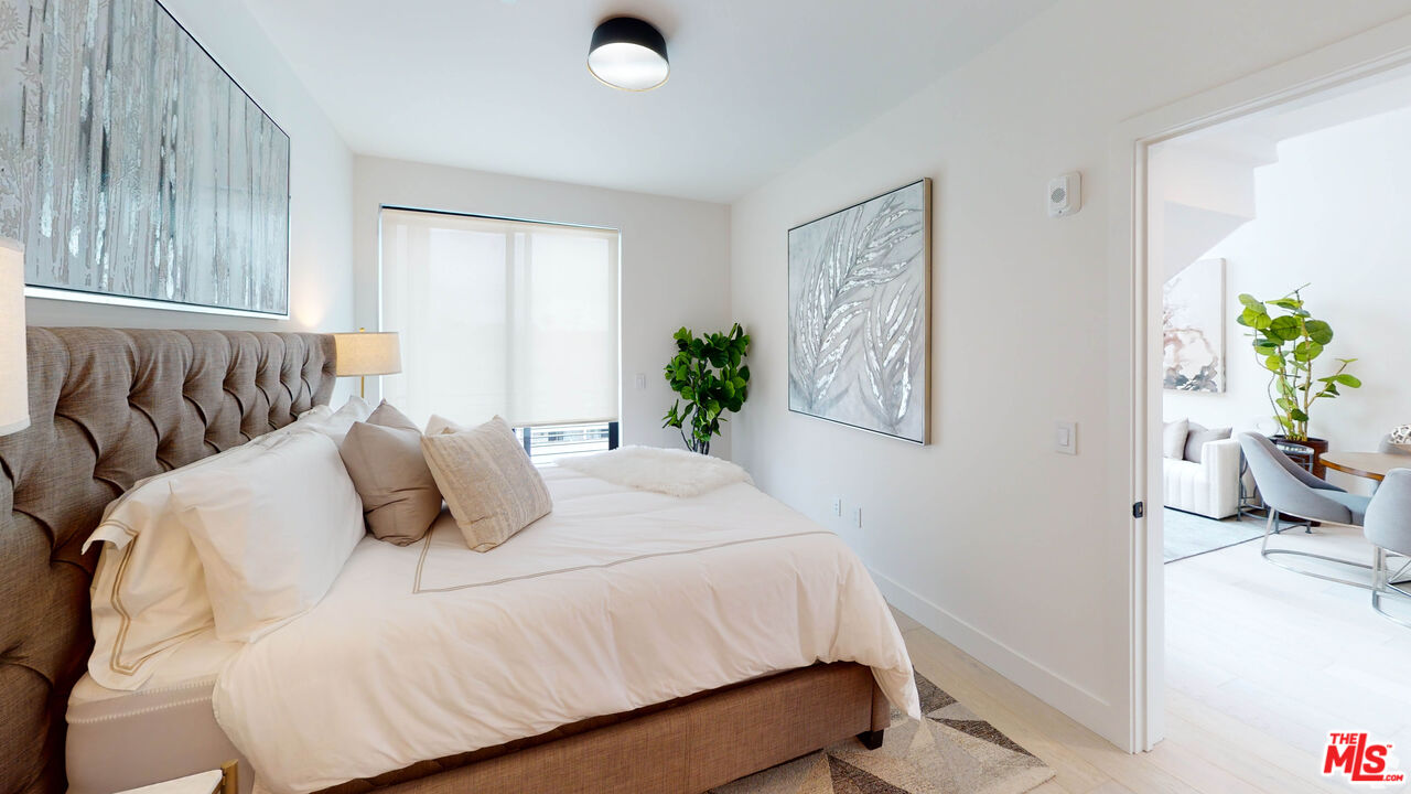 105 S Doheny Dr Unit: 203