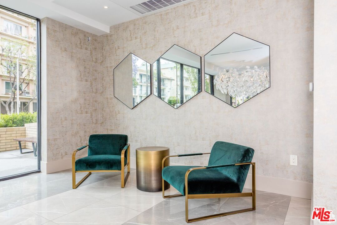 105 S Doheny Dr Unit: 203