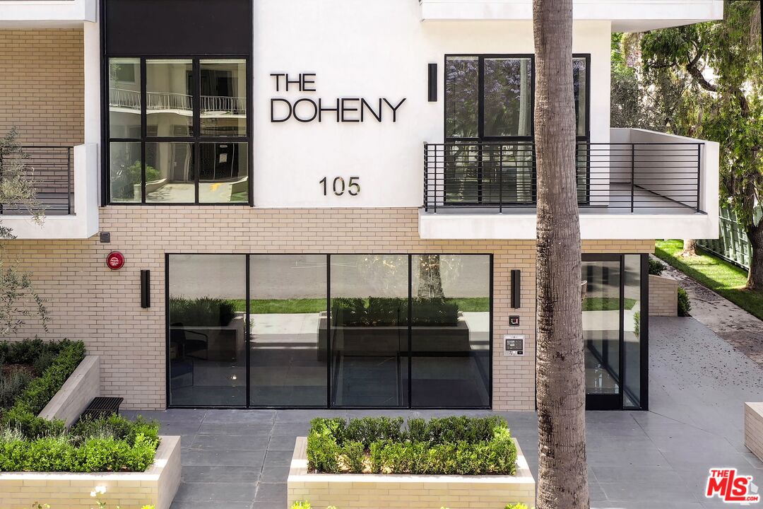105 S Doheny Dr Unit: 203