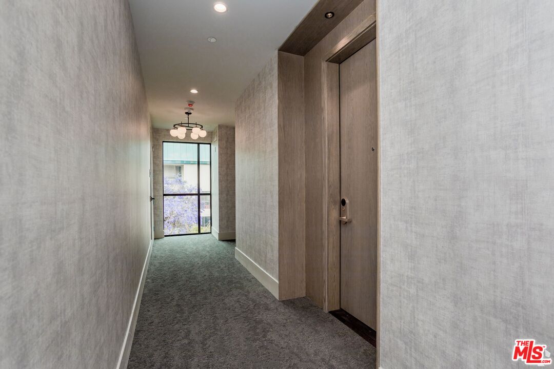 105 S Doheny Dr Unit: 203