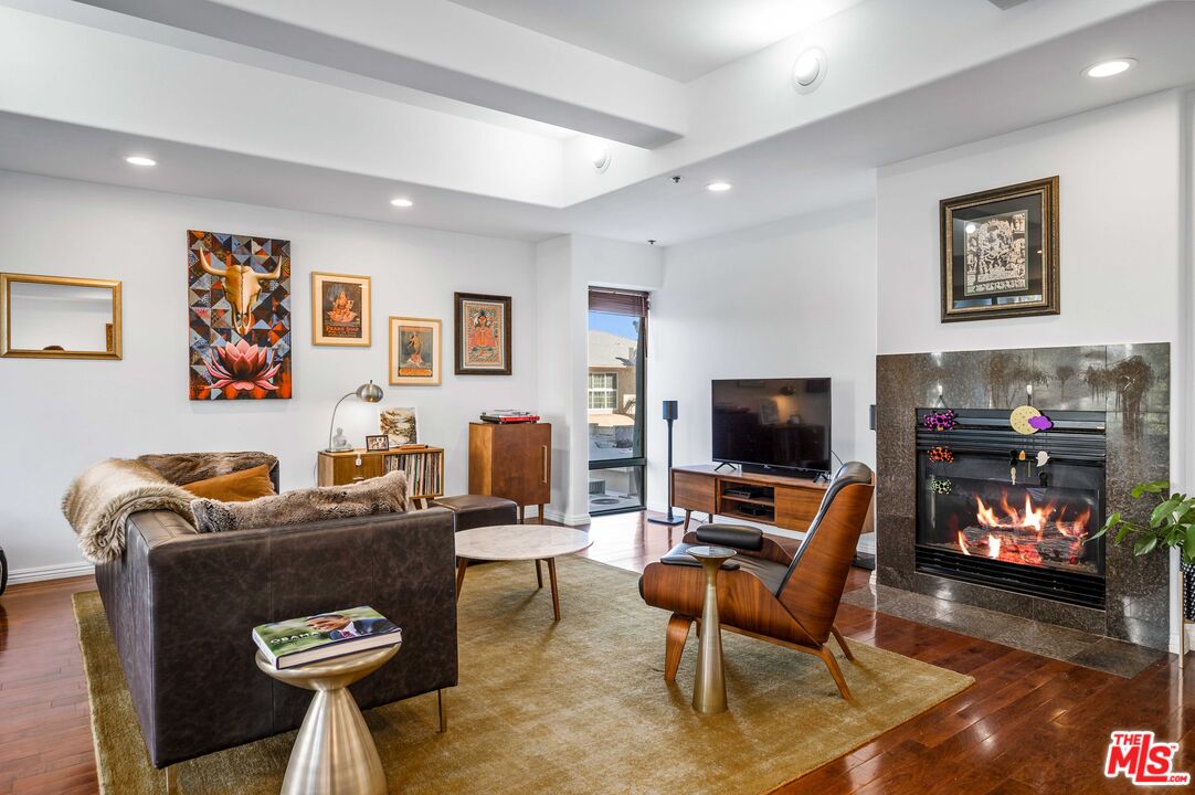 10336 Wilshire Blvd Unit: 301