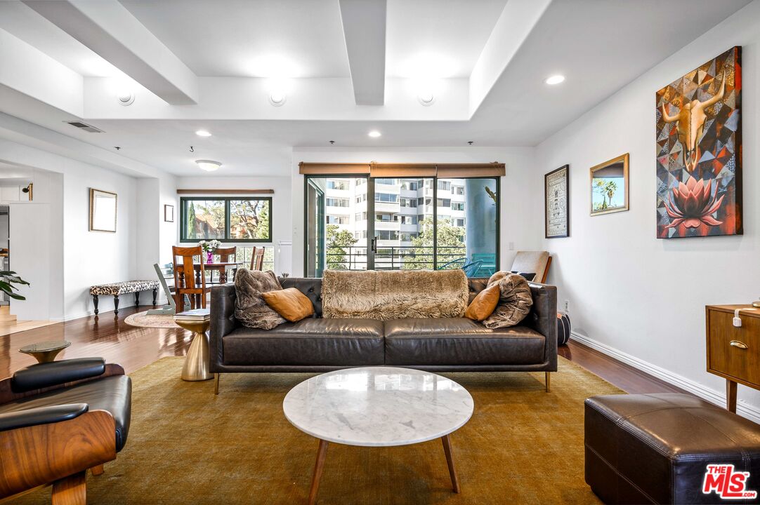 10336 Wilshire Blvd Unit: 301