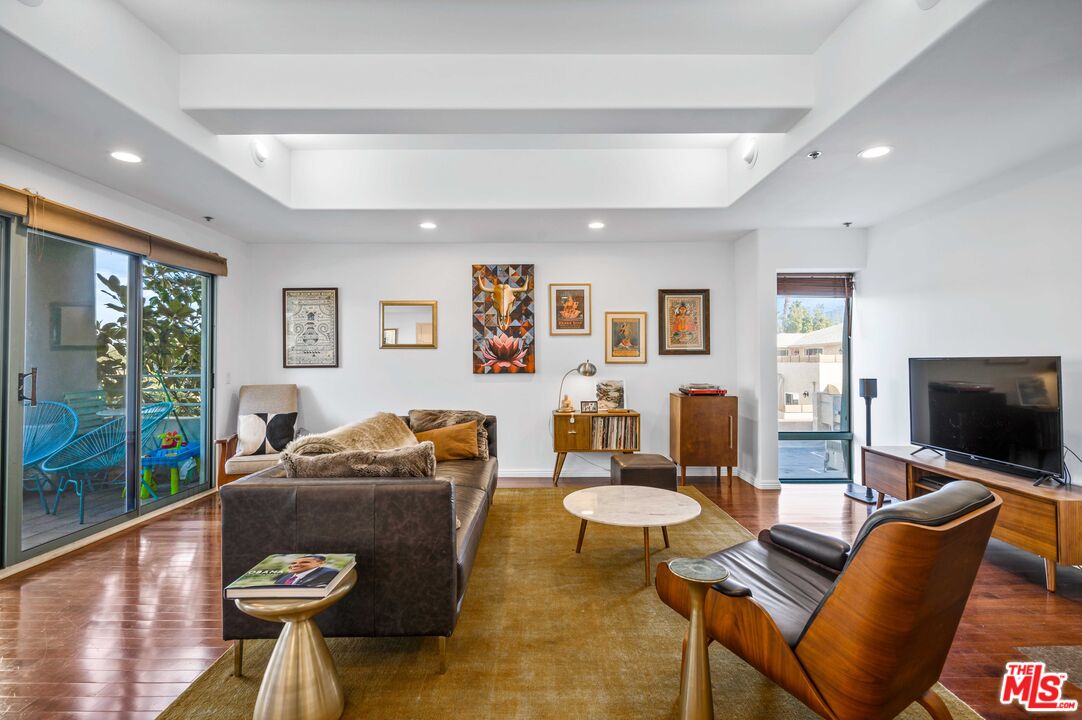 10336 Wilshire Blvd Unit: 301