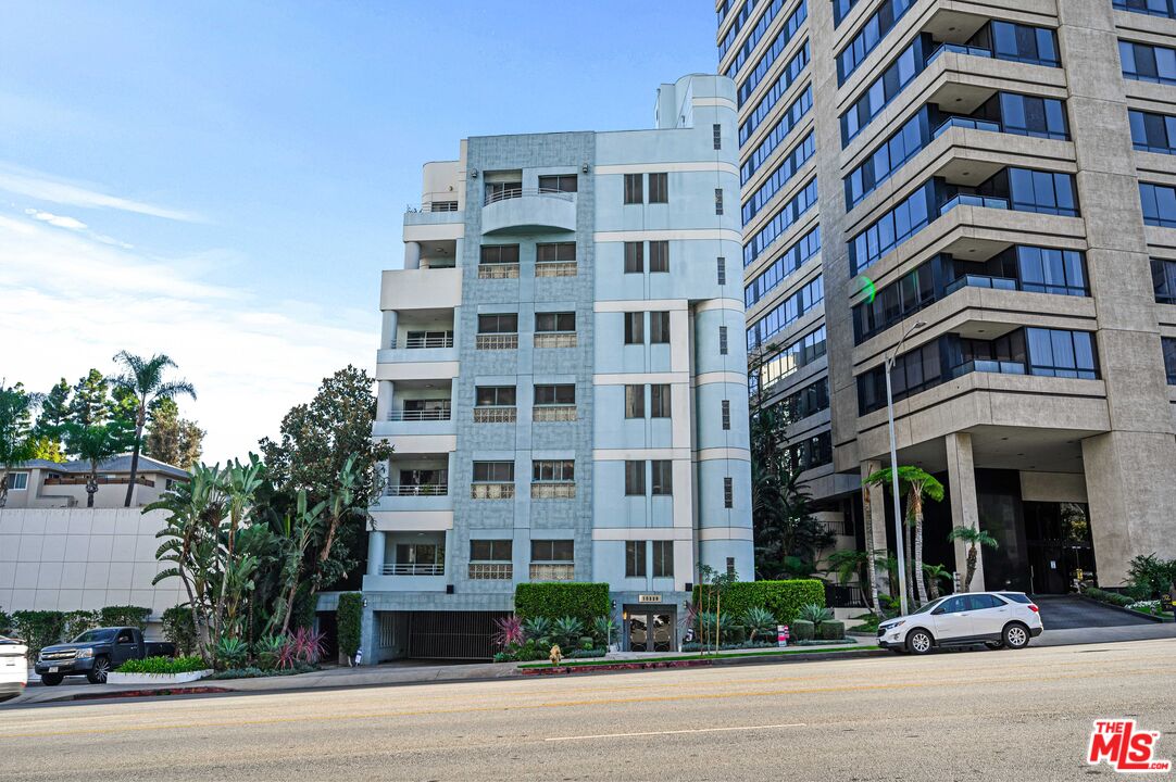 10336 Wilshire Blvd Unit: 301