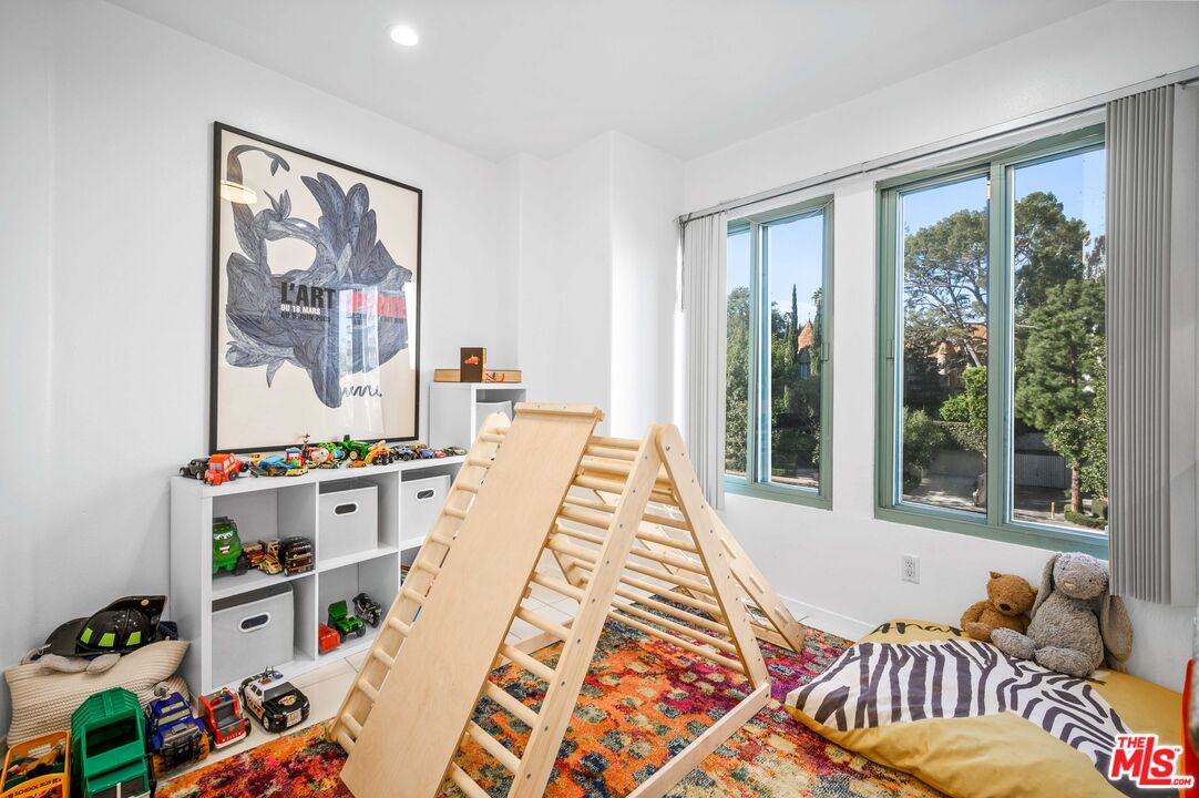 10336 Wilshire Blvd Unit: 301