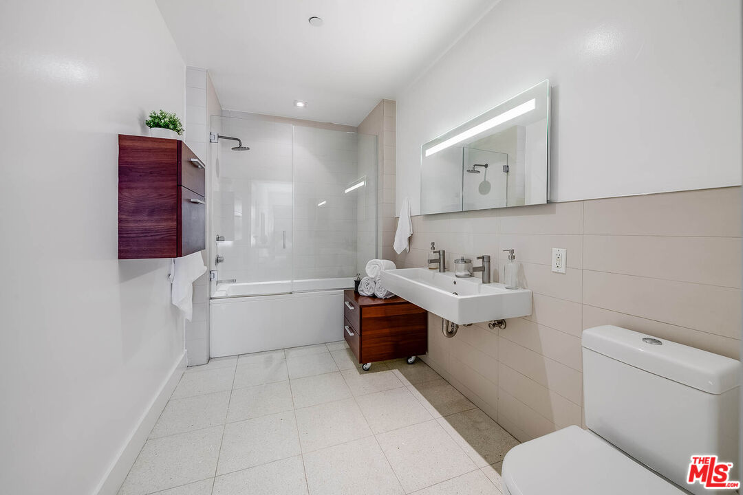 6735 Yucca St Unit: 106
