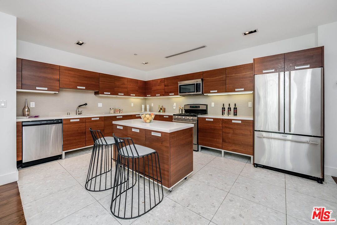 6735 Yucca St Unit: 106