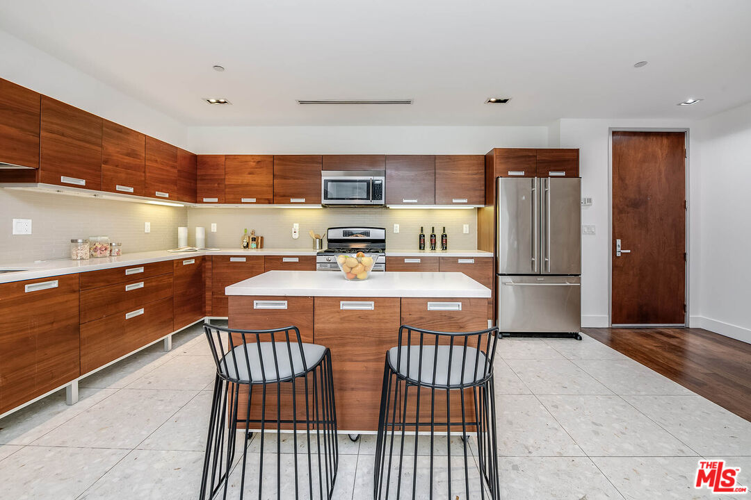 6735 Yucca St Unit: 106