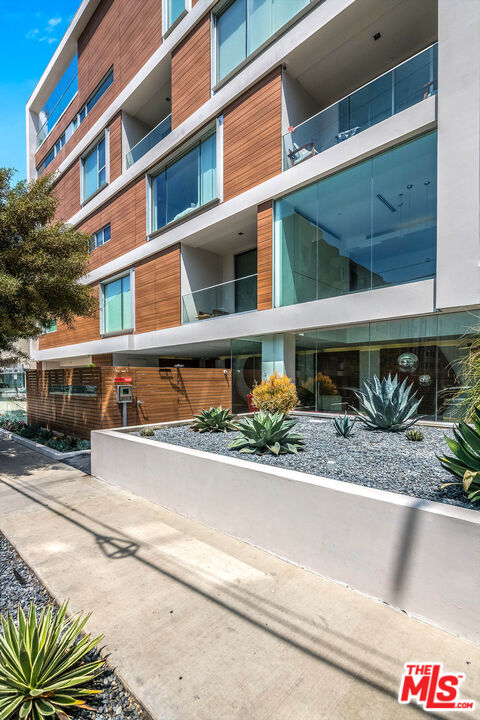 6735 Yucca St Unit: 106