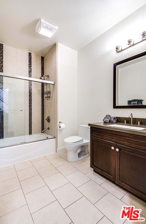 4805 Bellflower Ave Unit: 302