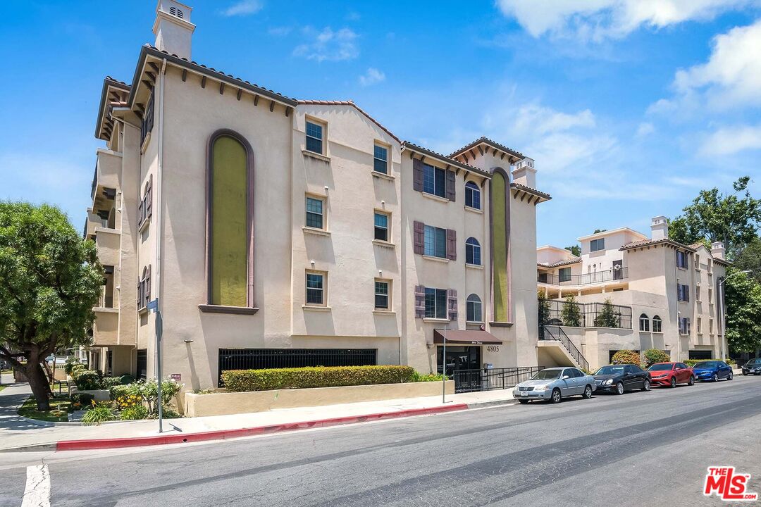 4805 Bellflower Ave Unit: 302