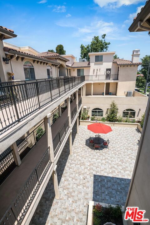 4805 Bellflower Ave Unit: 302