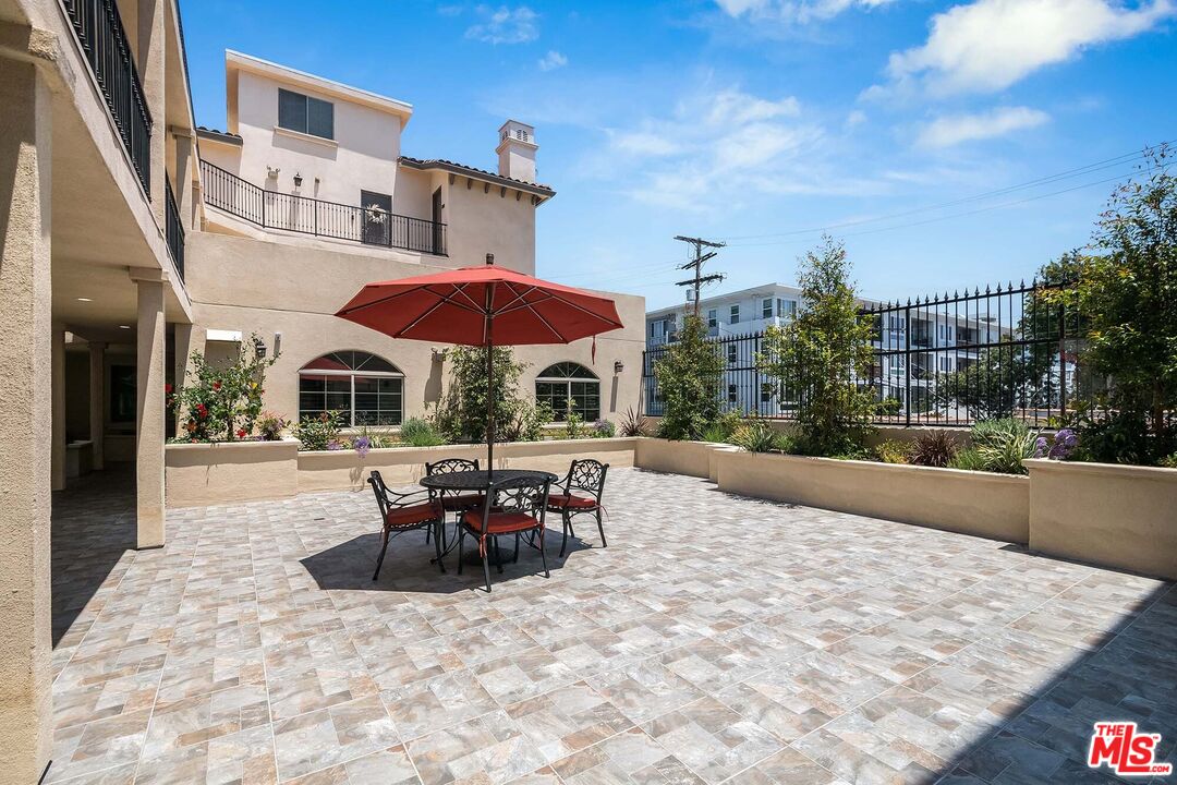 4805 Bellflower Ave Unit: 302