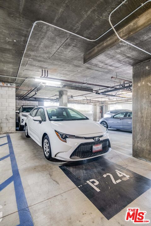 4805 Bellflower Ave Unit: 302