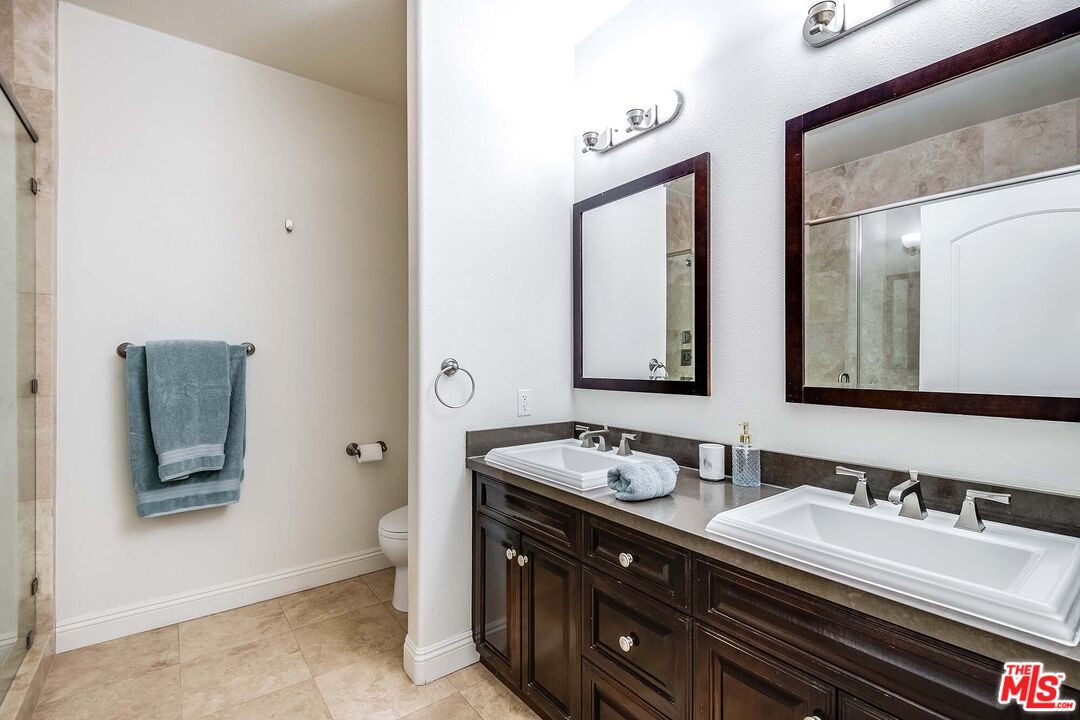 4805 Bellflower Ave Unit: 302