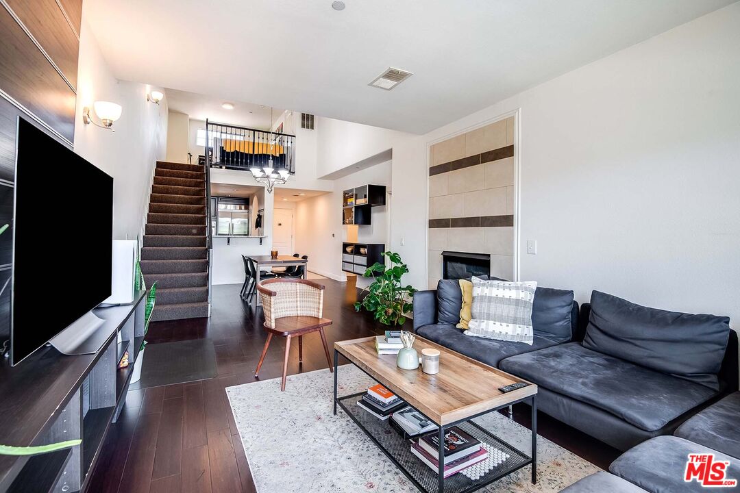 4805 Bellflower Ave Unit: 302