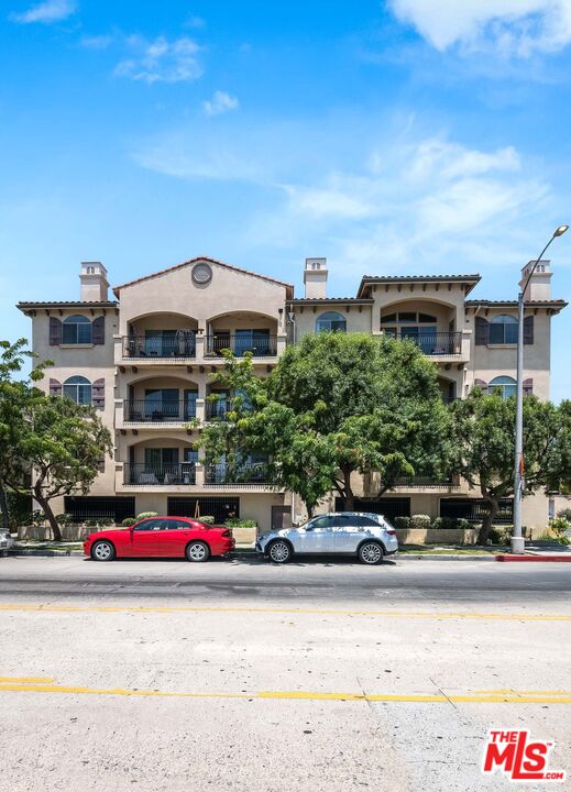 4805 Bellflower Ave Unit: 302