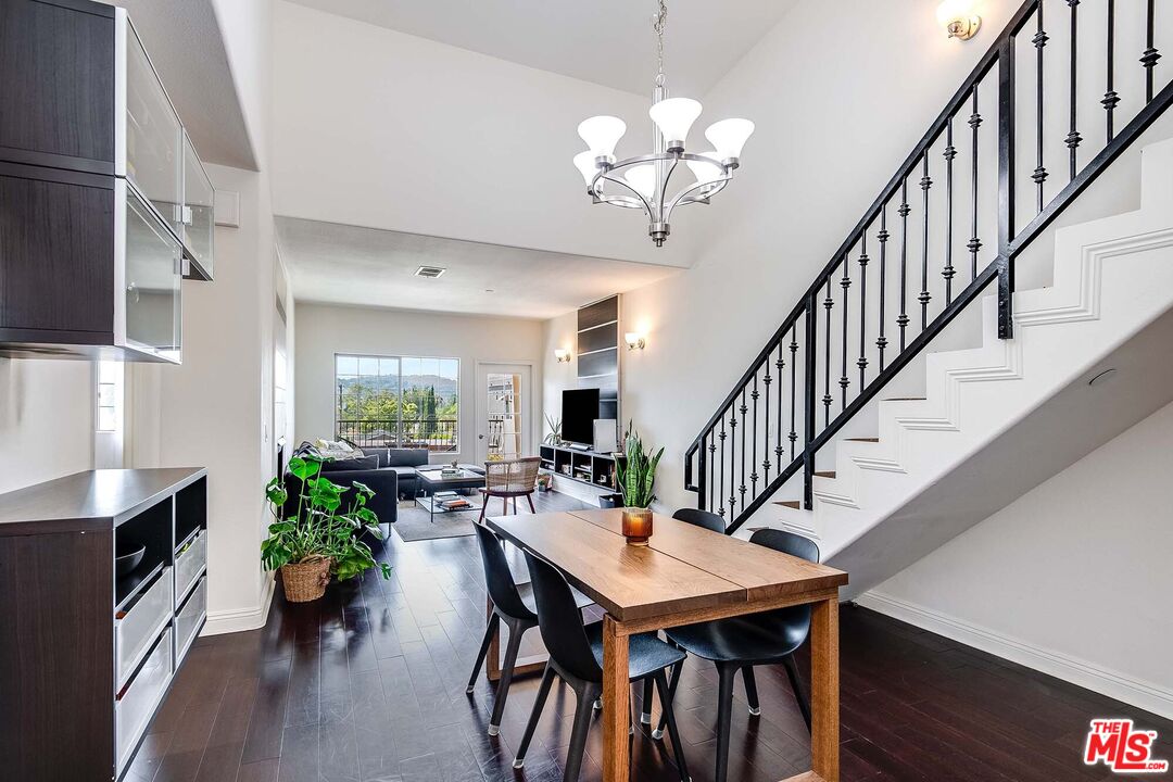 4805 Bellflower Ave Unit: 302