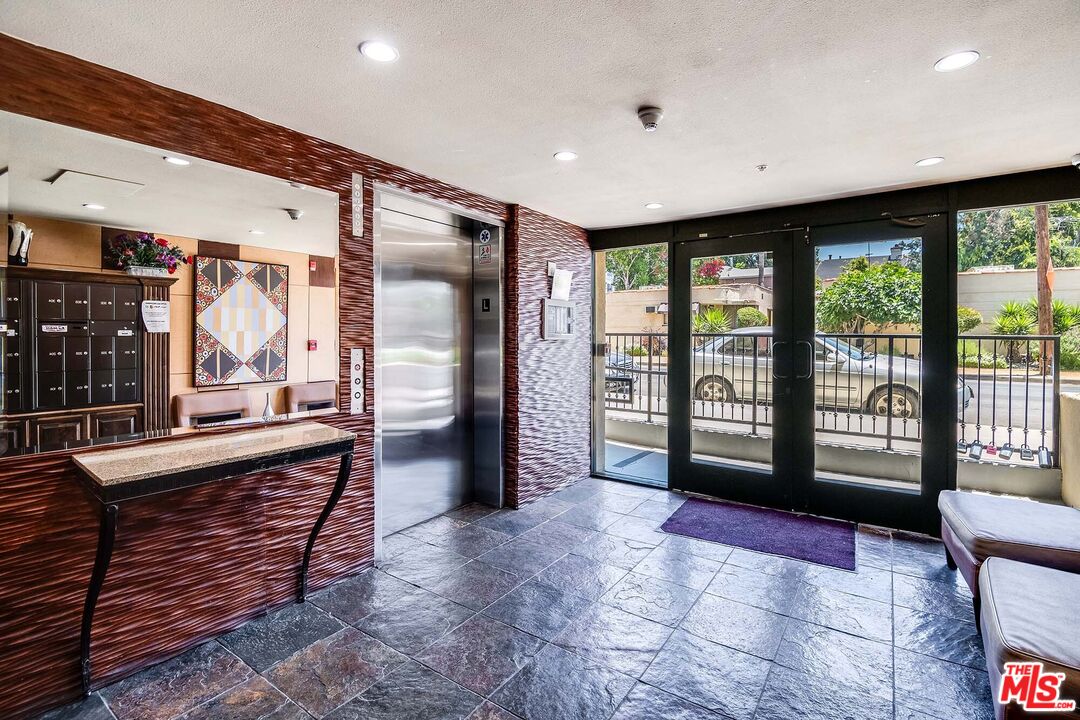 4805 Bellflower Ave Unit: 302