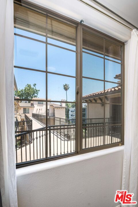 4805 Bellflower Ave Unit: 302