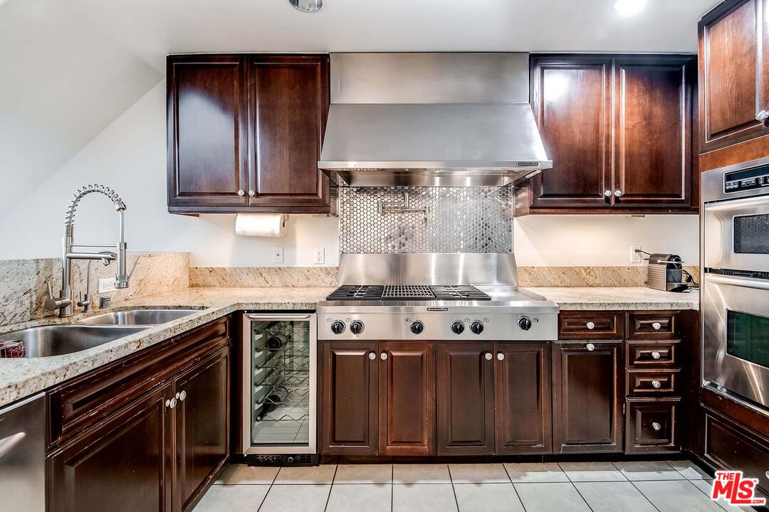 4805 Bellflower Ave Unit: 302