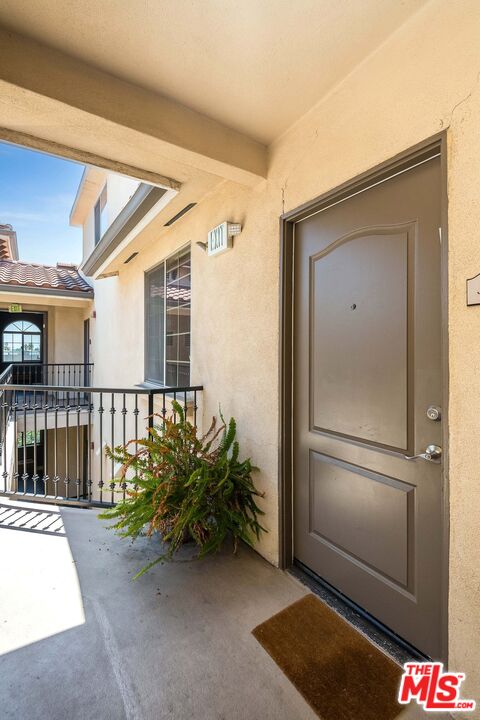 4805 Bellflower Ave Unit: 302