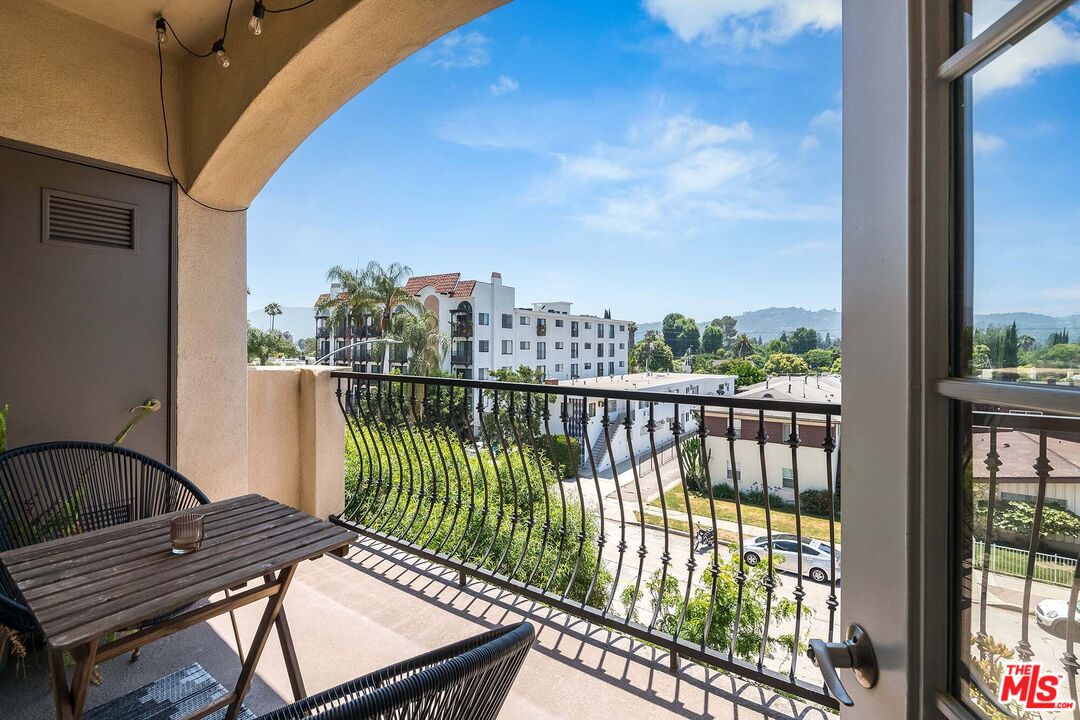 4805 Bellflower Ave Unit: 302