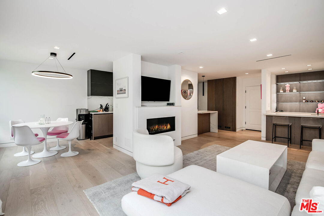 429 N Oakhurst Dr Unit: 304
