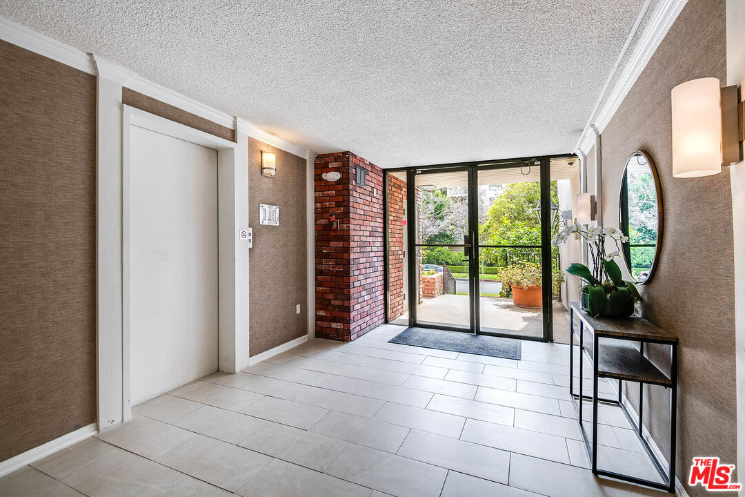 429 N Oakhurst Dr Unit: 304