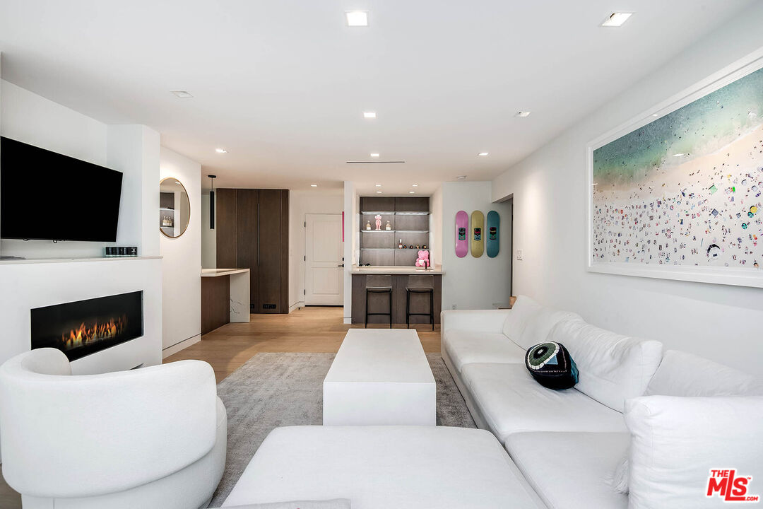 429 N Oakhurst Dr Unit: 304