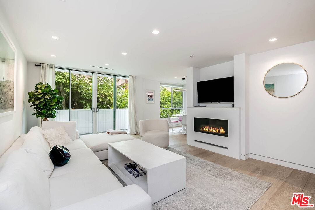 429 N Oakhurst Dr Unit: 304