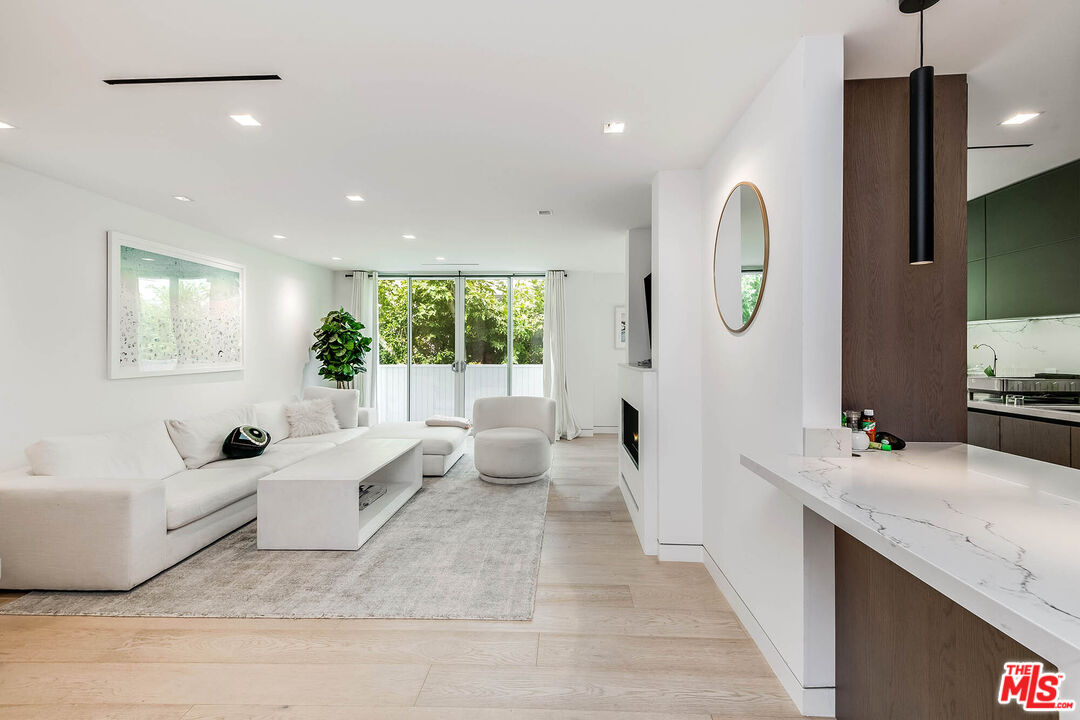 429 N Oakhurst Dr Unit: 304