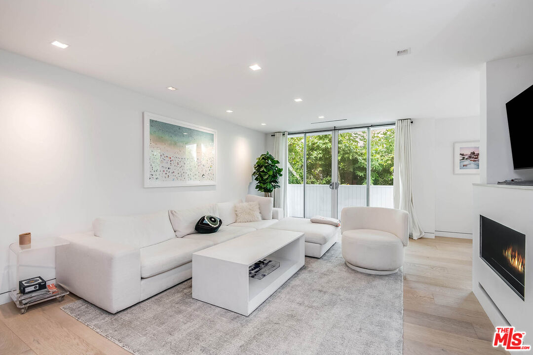 429 N Oakhurst Dr Unit: 304