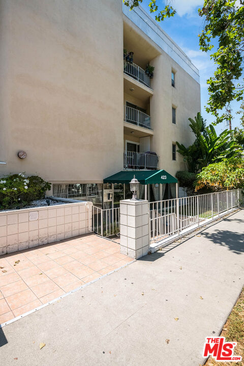 423 S Rexford Dr Unit: 104
