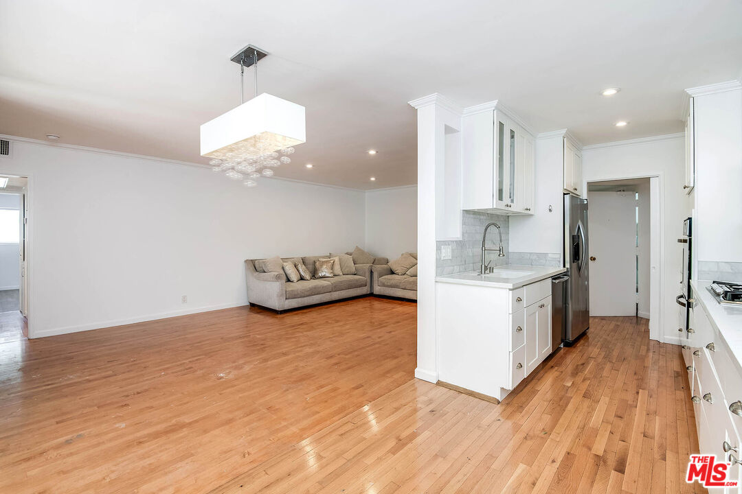 423 S Rexford Dr Unit: 104