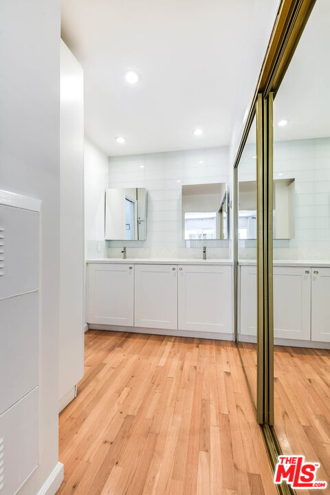 423 S Rexford Dr Unit: 104