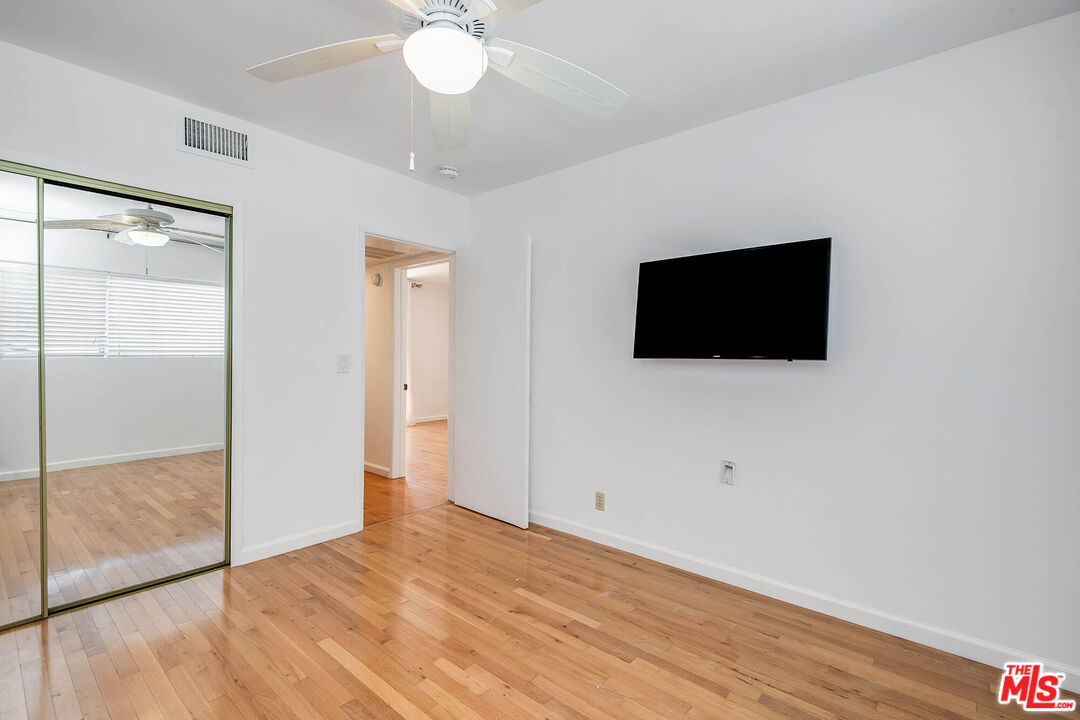 423 S Rexford Dr Unit: 104